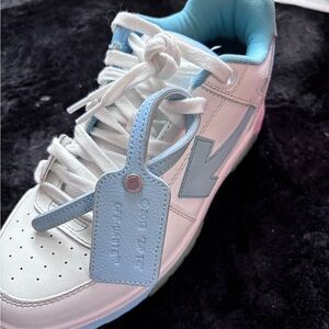 I’m selling these off white out of office baby blue shoes. Size 41 ( size 8 ).